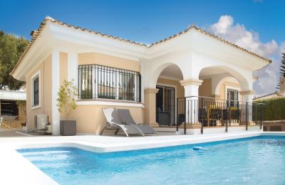 Detached 4-bedroom villa with pool and jacuzzi in Bonalba Golf Resort, Mutxamel