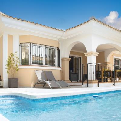 Detached 4-bedroom villa with pool and jacuzzi in Bonalba Golf Resort, Mutxamel