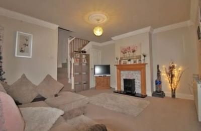 2 bedroom house with parking